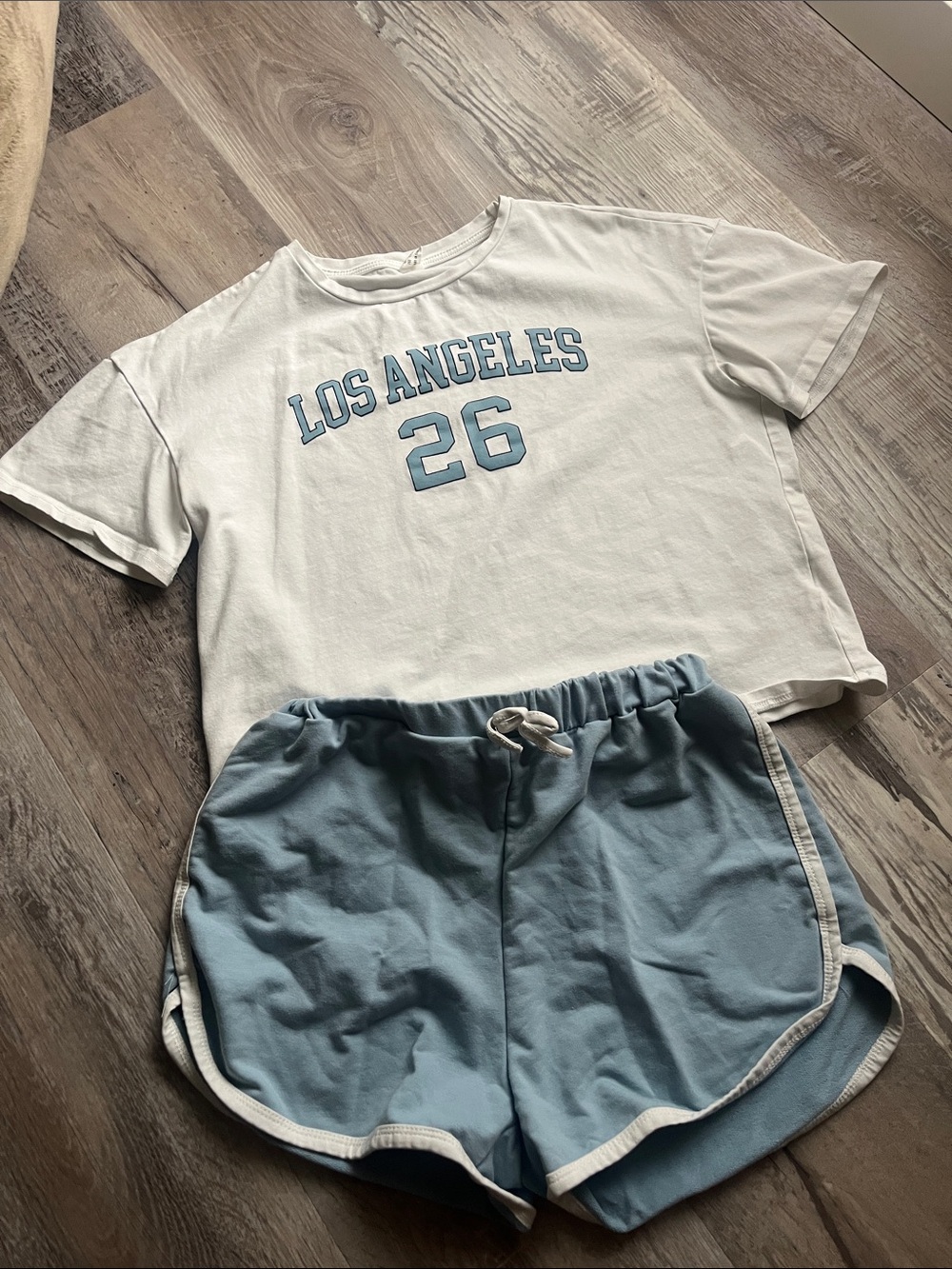 White & Light Blue 'Los Angeles 26' Kids Tee and Shorts Set girls (11/12)